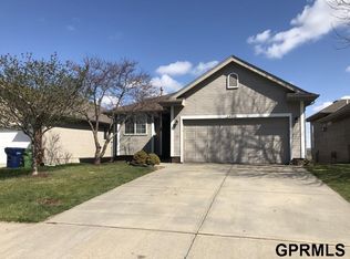 4016 Heartland Dr, Bellevue, NE 68123