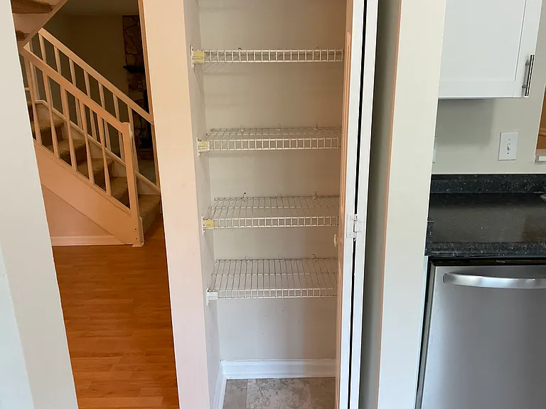 101 Luxon Pl — Photo 11