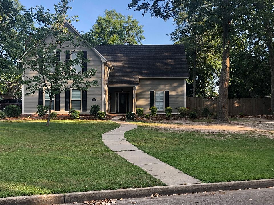 1st image of 3704 Cambridge Dr