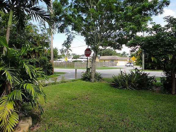 4th image of 2277 SW 27th Ln