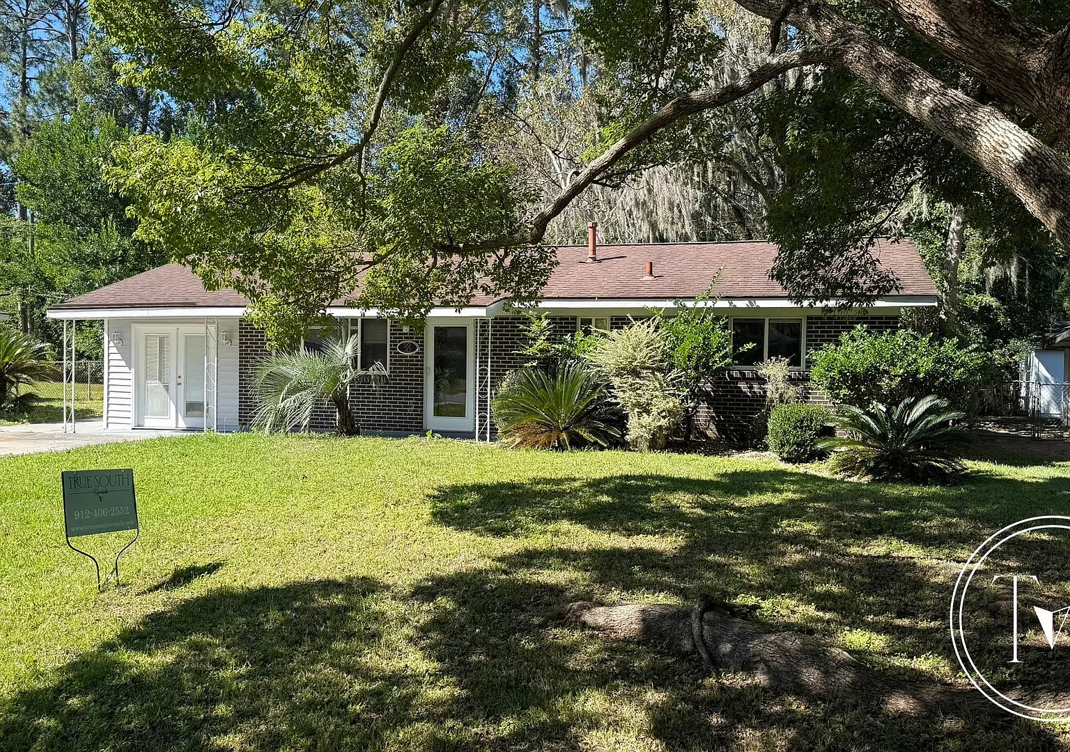 Charming 3-bedroom, 2-bath brick bungalow in Wellwood West Subdivision — Photo 1