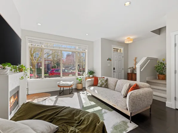 16511 24a Ave, Surrey, BC V3Z 0M8