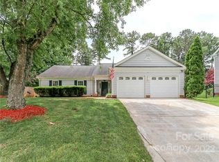 2745 Briar Ridge Dr, Charlotte, NC 28270