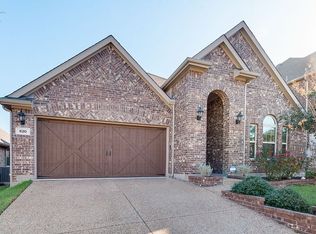 320 Pineview Dr, Euless, TX 76039