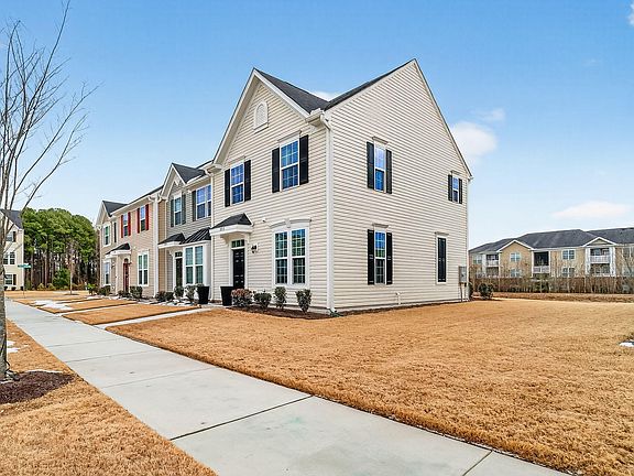 3rd image of 4922 Crossley St