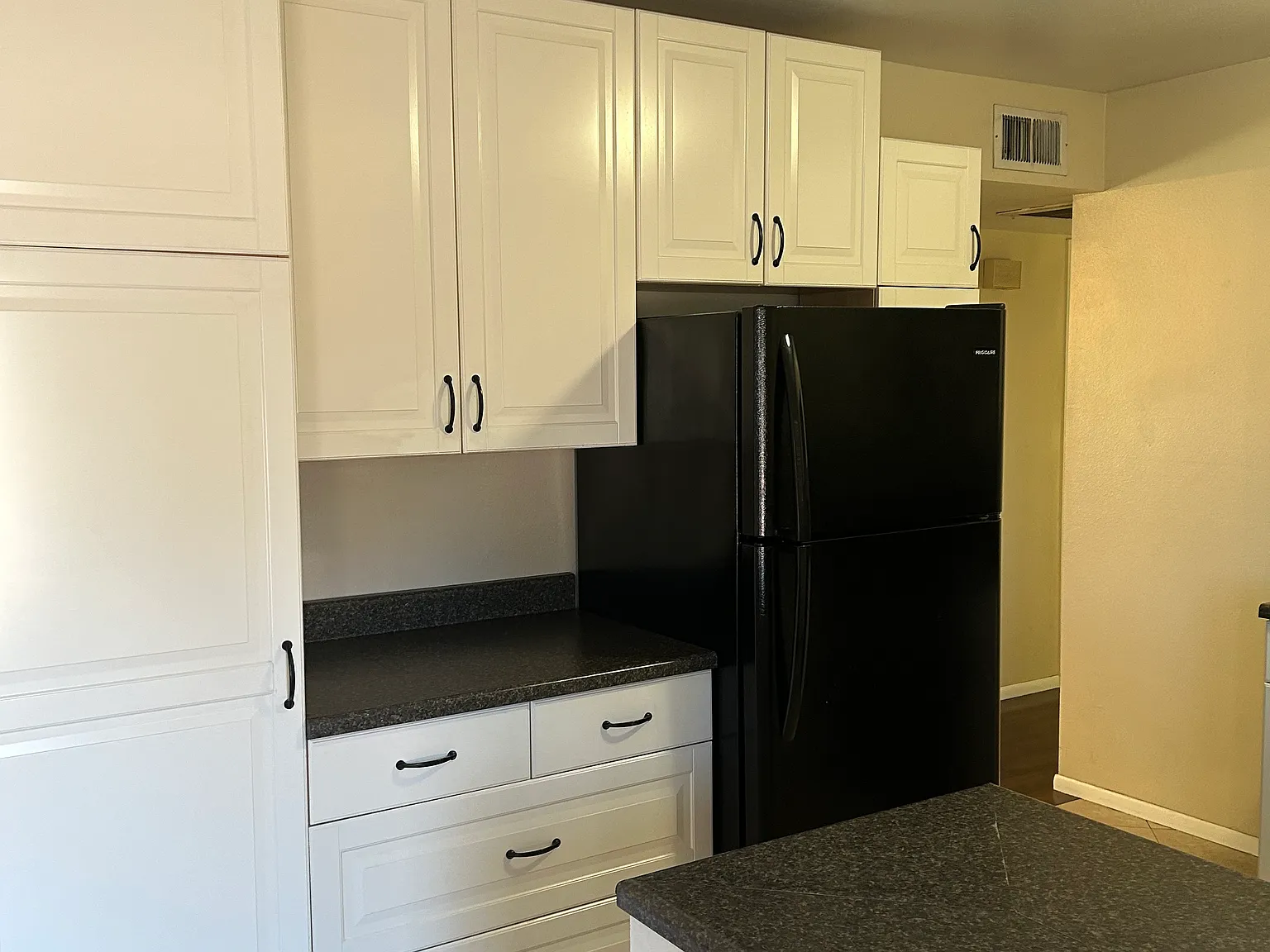 3 bed, 1026 sqft, $1,800 — Photo 4