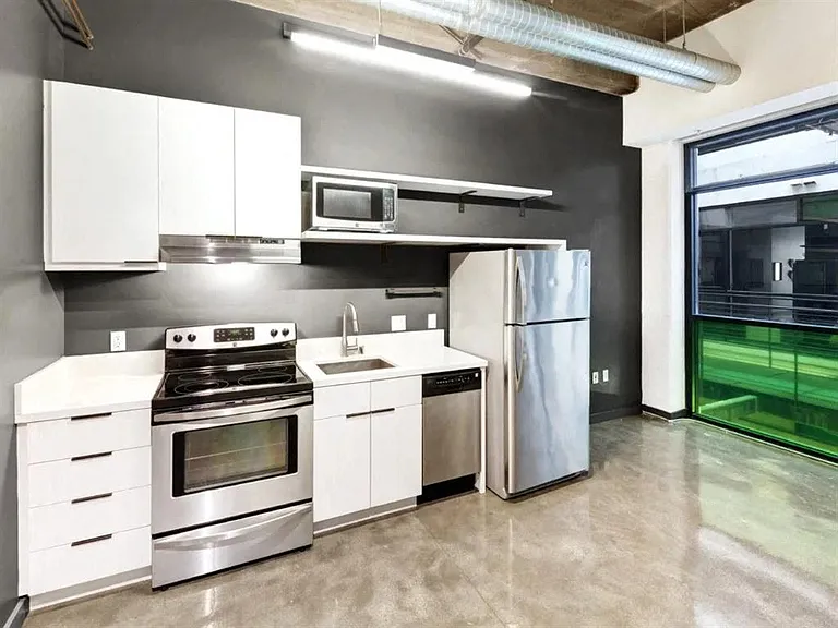 The Broadway Lofts — Photo 27