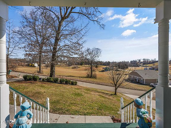 5th image of 133 Rolling Hls