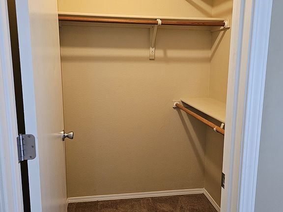5th image of 526 Longfellow Ln