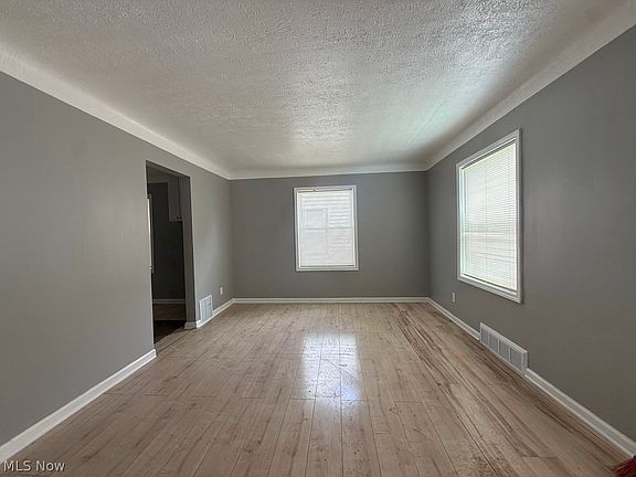 3rd image of 11804 Kensington Ave