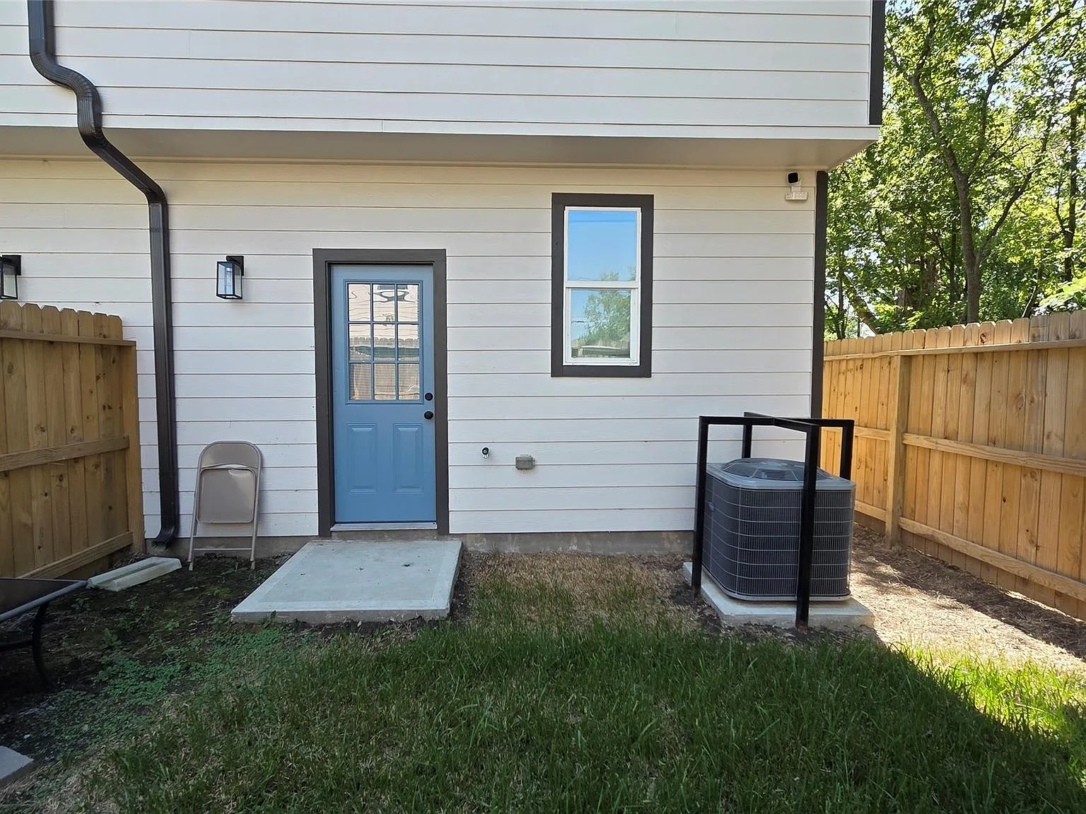 3 bed, 2.5 bath, 1315 sqft, $1,650 — Photo 3