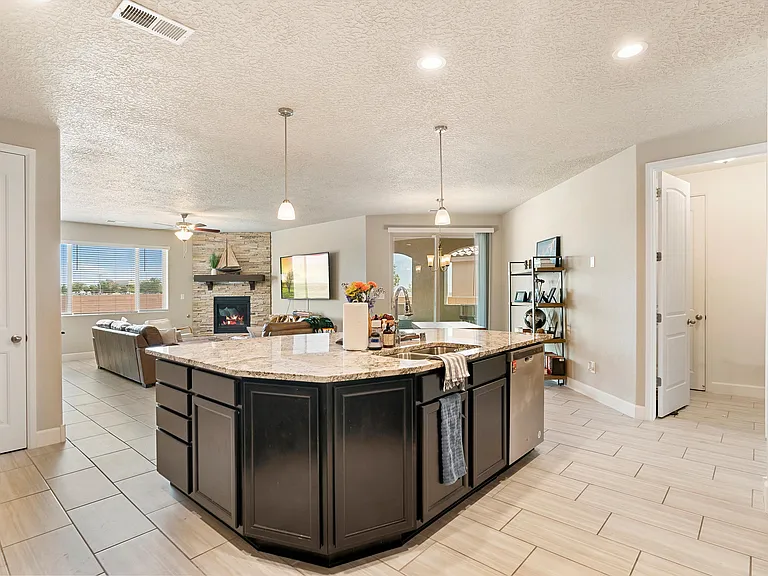 4453 Skyline Loop NE — Photo 11