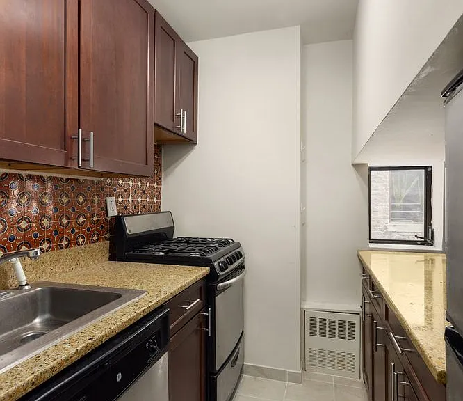 310 E 23rd St #10E — Photo 5