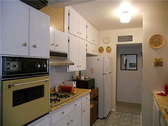 5th image of 5221 Chateau Ave