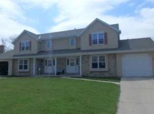 N17W5249 Garfield Cir, Cedarburg, WI 53012