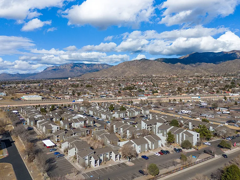 Arrowhead Pointe — Photo 8