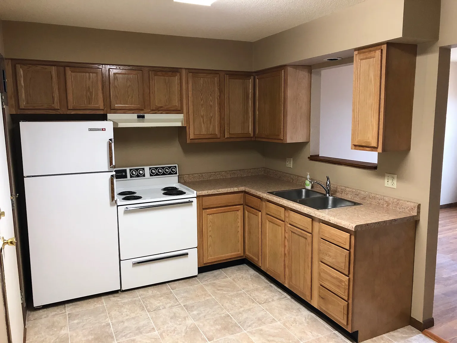 1 bed, 576 sqft, $650 — Photo 3