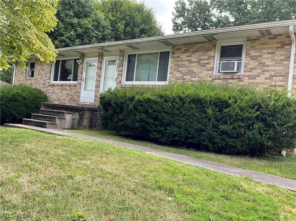 3206 Leland Dr, East Liverpool, OH 43920