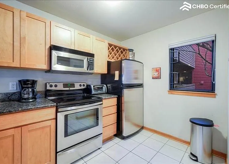 810 NW Naito Pkwy #F00 — Photo 8