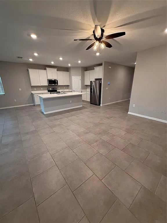 4 bed, 2.5 bath, 2045 sqft, $2,800 — Photo 4