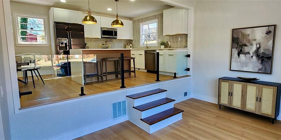 1st image of 2619 Cavalier Dr