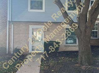 15 Williamstown Cir, York, PA 17404