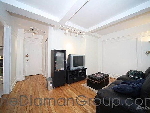 3rd image of 155-157 E 49th St