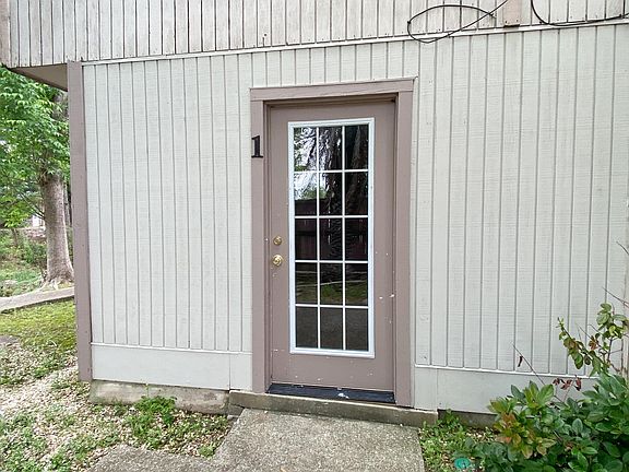 2nd image of 1700 Fox Run Dr APT 1