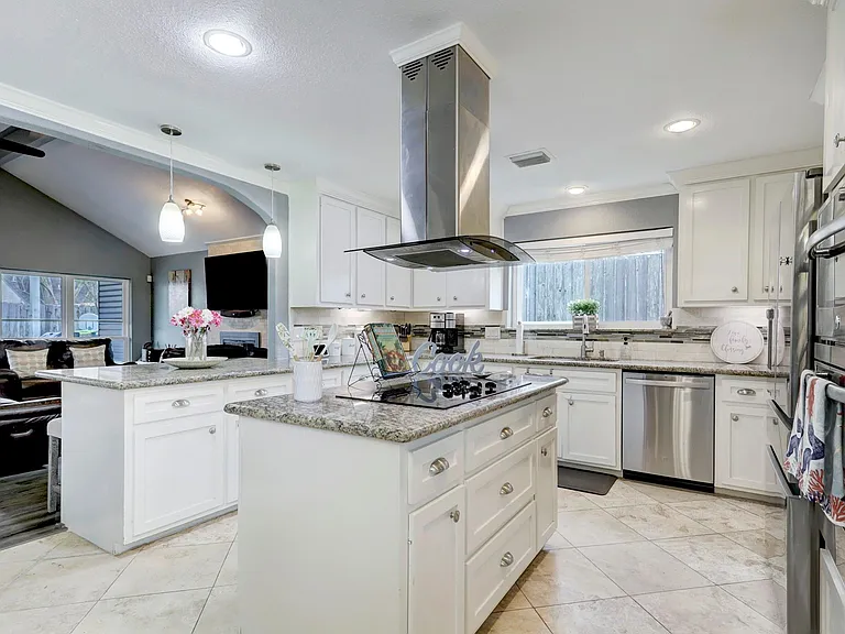2235 Round Lake Dr — Photo 11