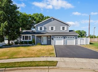 44 S Heathcote Dr, Edison, NJ 08817