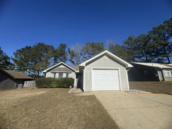 203 Edith Way, Daleville, AL 36322