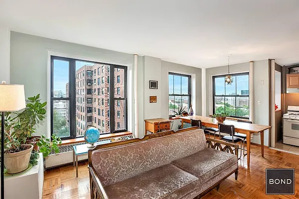 Sold by Bond New York | media 10