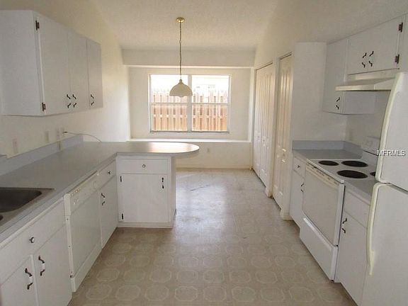 5th image of 520 Village Dr