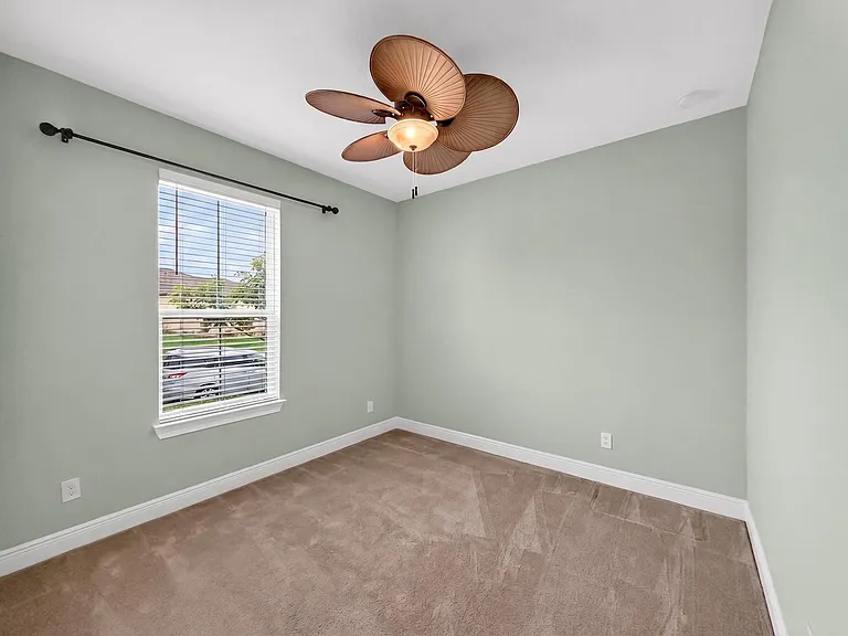 2062 Redbay Ave — Photo 44