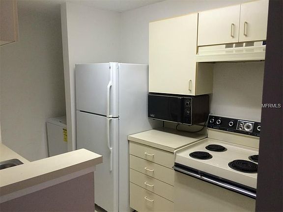 4th image of 390 Woodside Dr Unit 307