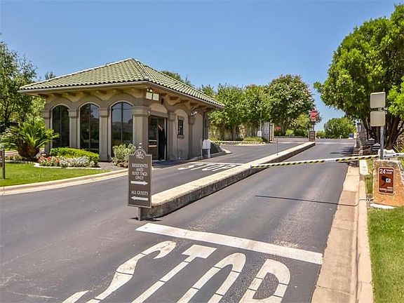 24/7 gated/guarded entry for the ultimate in security and privacy!