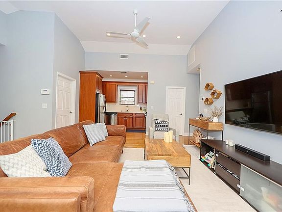 3rd image of 2571 Harway Ave #3B