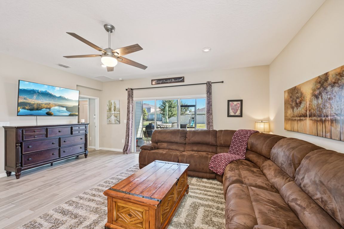 next background image