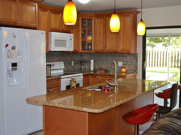 2nd image of 711 Ixoria Avenue