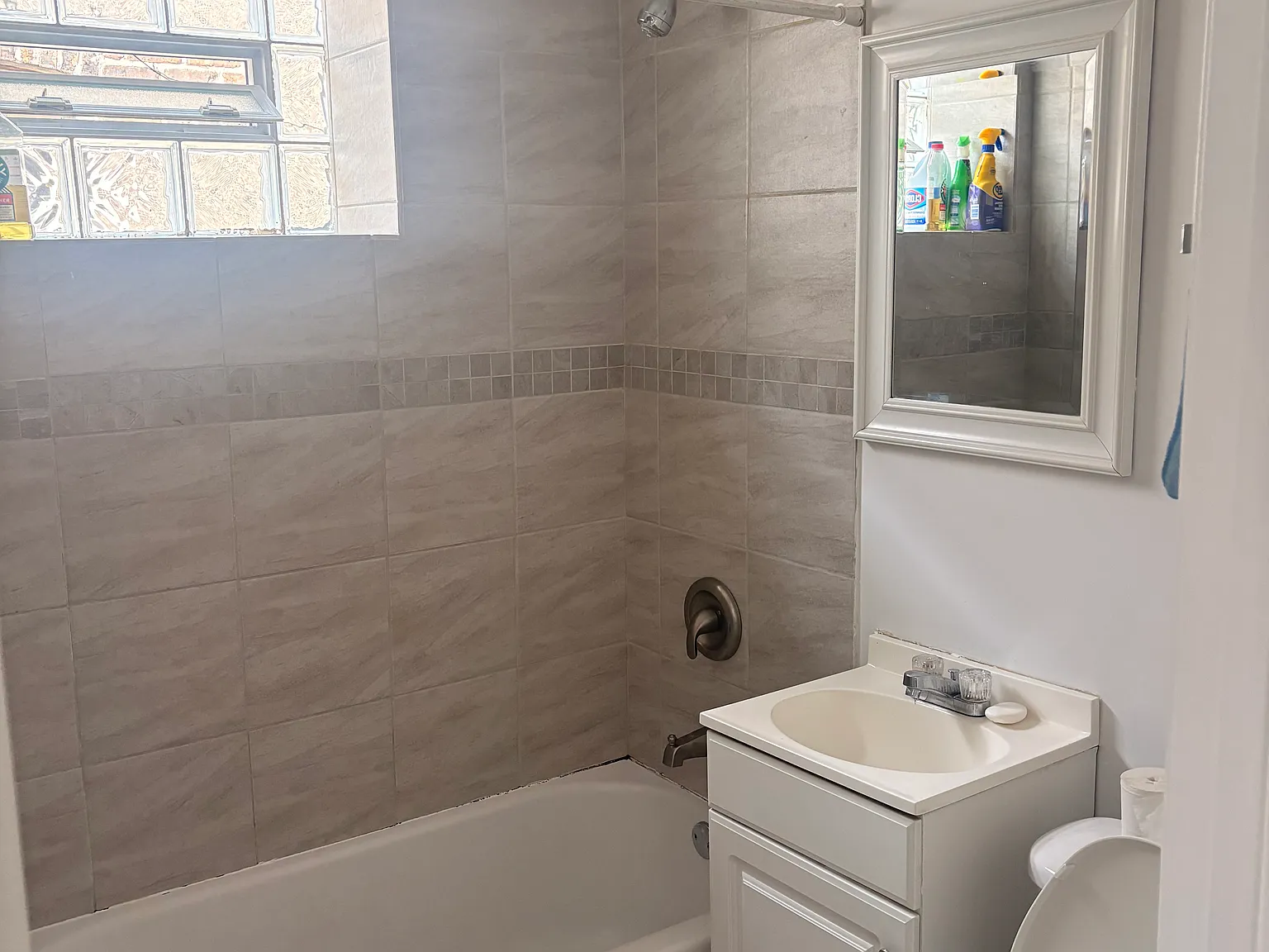 2 bed, 900 sqft, $1,350 — Photo 3
