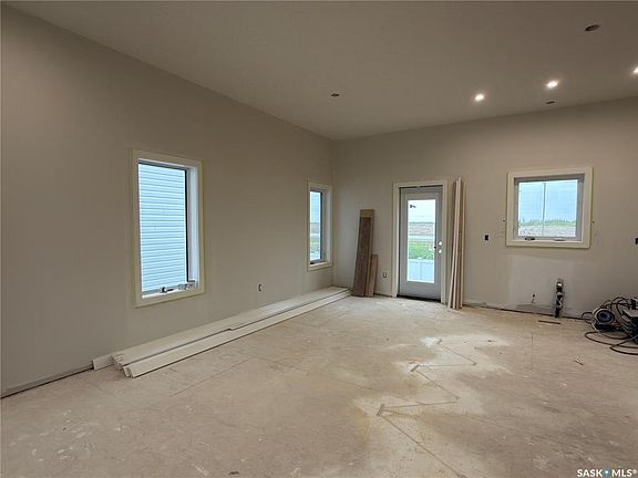 2nd image of 812 Ballesteros CRESCENT