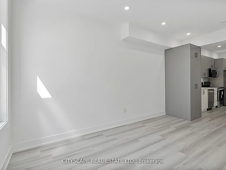 587 Oakwood Ave #2 — Photo 2