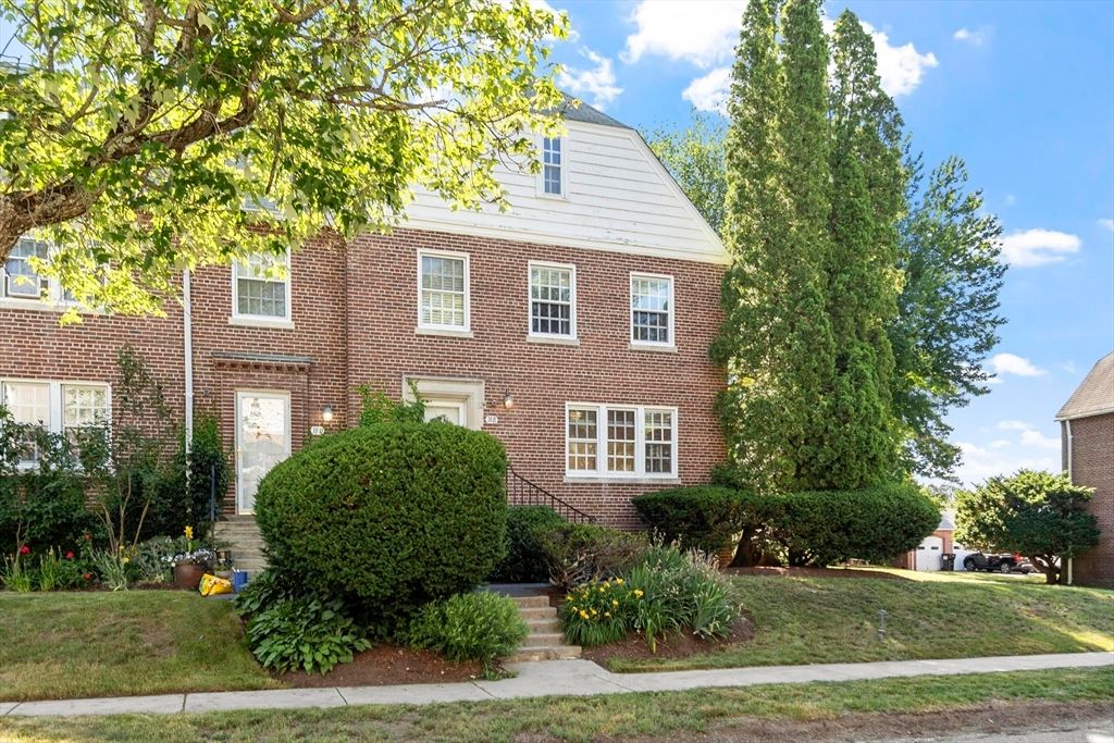 18 Bates St APT E, Devens, MA