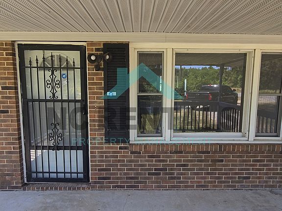 3rd image of 900 Greenwood Blvd