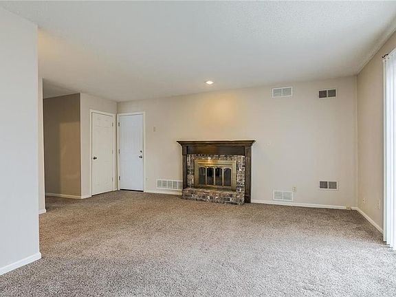 4th image of 5601/3 NW Hillside Dr