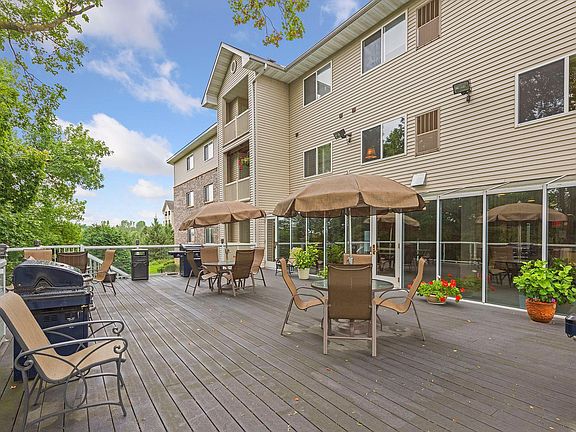 2nd image of 1321 Lake Dr #123