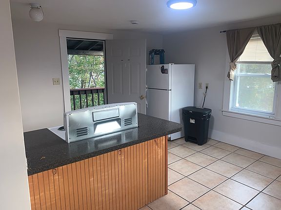 3rd image of 176 Central St APT 5