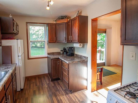 4th image of 111 Eden Ln