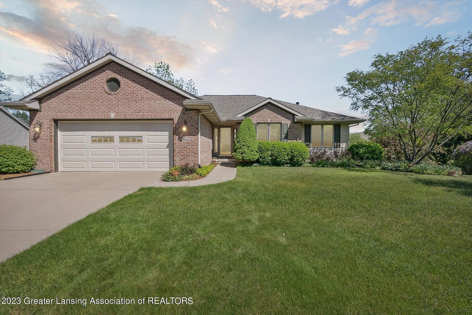 6595 English Oak Dr photo 1