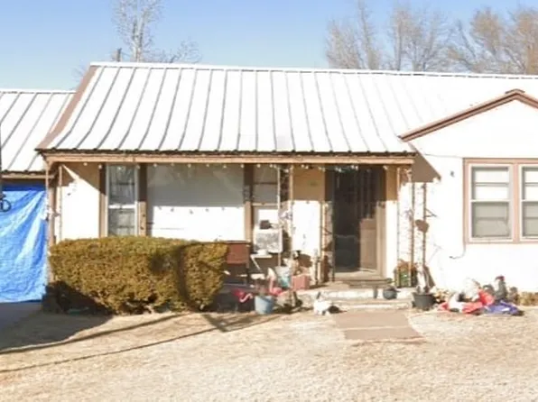 522 W 9th St, Hale Center, TX 79041